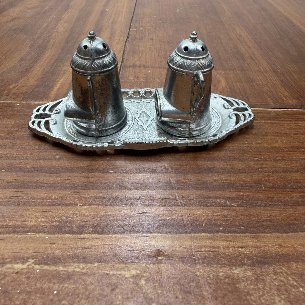 Vintage Washington DC Metal Coffee Pot Salt and Pepper Shakers Set with Tray